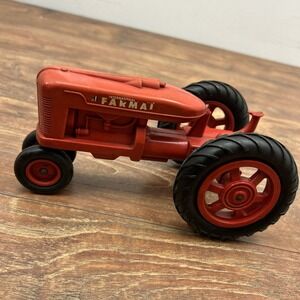 Vintage International Harvester IH Farmall Tractor 1/16 Toy Plastic Farm **